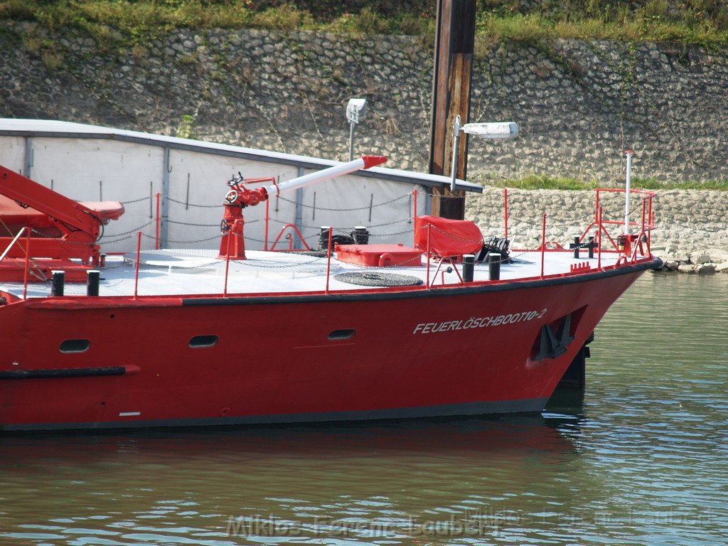 Feuerloeschboot 10-2   P216.JPG